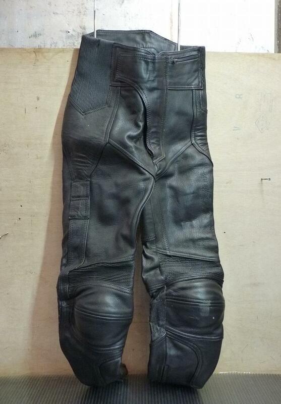 （Nz111635）革パンツ　Mサイズ　ライダーパンツ　ズボン　膝パッドあり