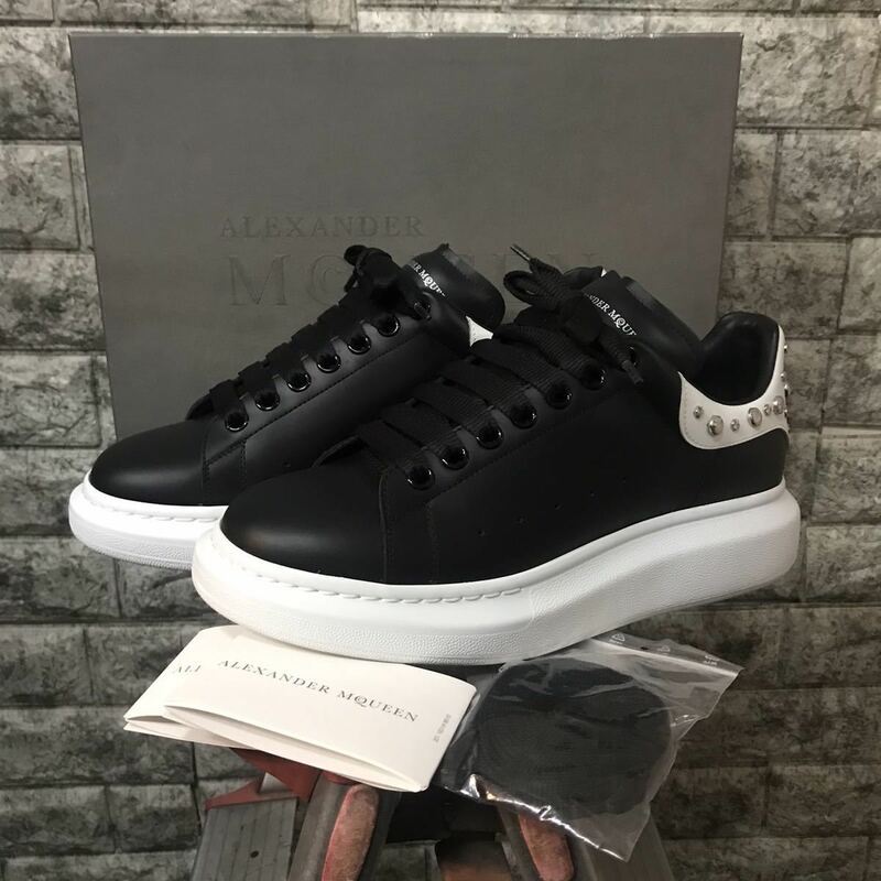 美品 完品 ALEXANDER McQUEEN アレキサンダーマックイーン WHGP5 スタッズ ローカット スニーカー ブラック 黒 シューズ 42