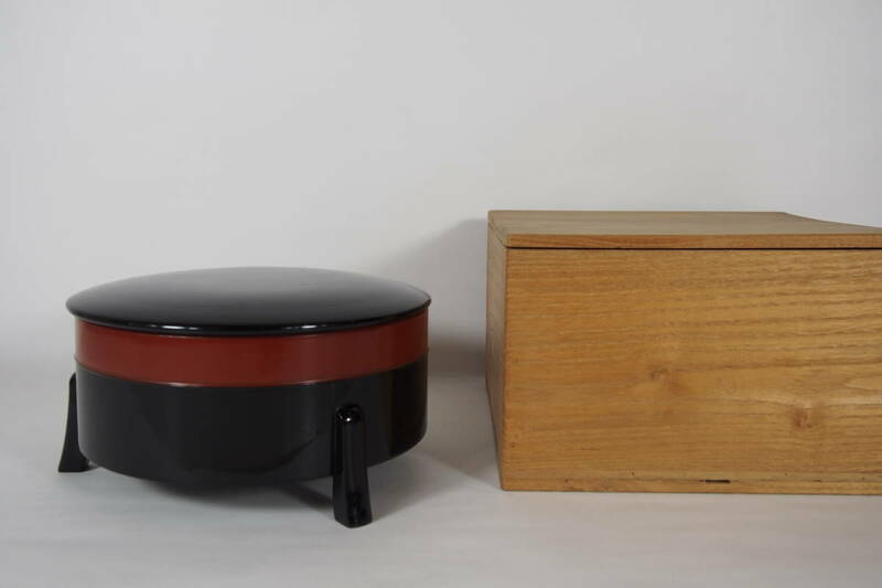 木製 真塗 三ツ足 蓋付 菓子器 木箱付 茶道具