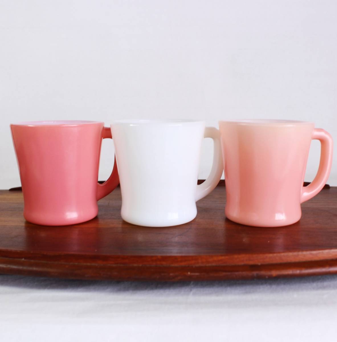 【ゆうパック 送料無料】美品! 3個セット ファイヤーキング Dハンドル ピンク 濃ピンク ホワイト 白 マグカップ マグ FIRE KING 太ハンドル