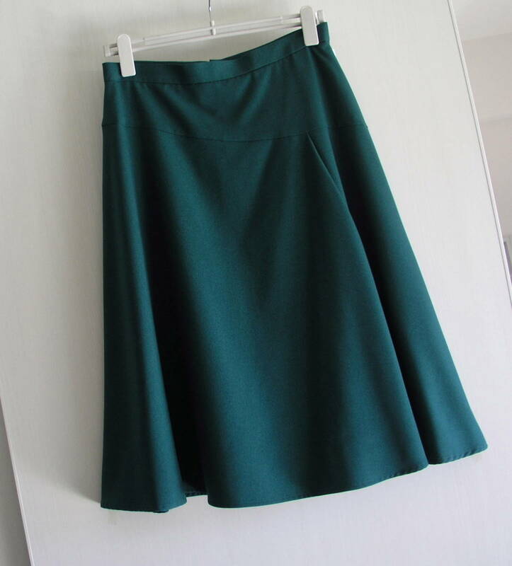 ウエスト73*ヒップ99／15号■穿きやすい*美ラインフレアースカート*綺麗なグリーン
