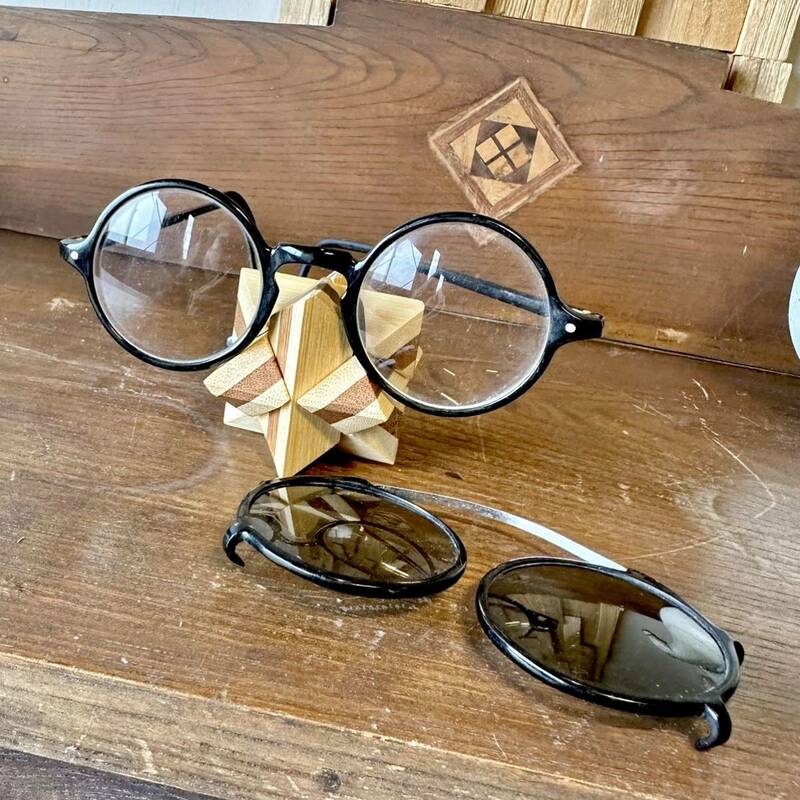 古い クリップオンサングラス 丸眼鏡 メガネ 小道具 小物 アンティーク レトロ ラウンドフレーム
