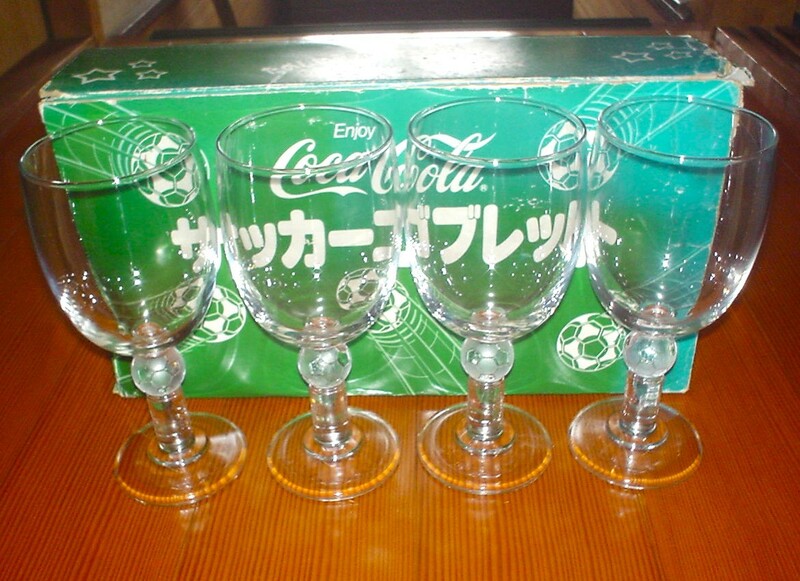 新品　コカ・コーラ 　サッカーゴブレット　４個セット　グラス
