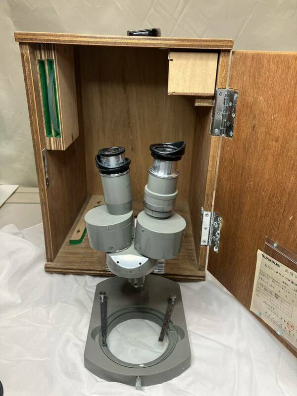 D100. 実体顕微鏡 オリンパス OLYMPUS VA-10-1 木箱入り鍵付き　11c/3a/5a