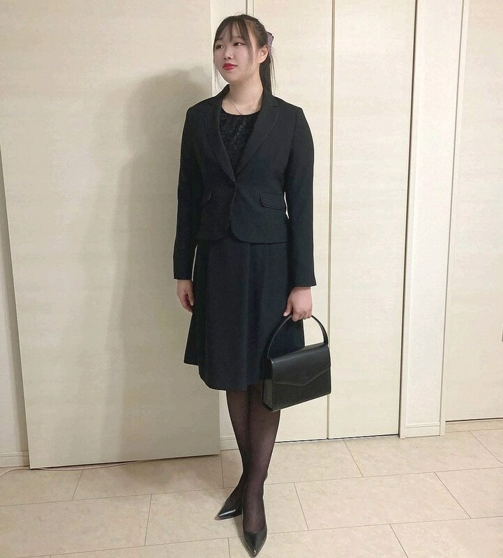 ◆５号　小さいサイズ　御葬儀　卒業式　入学式　結婚式　法事に！フェミニンなシルエットで年齢層幅広く大人気　ブラックフォーマル