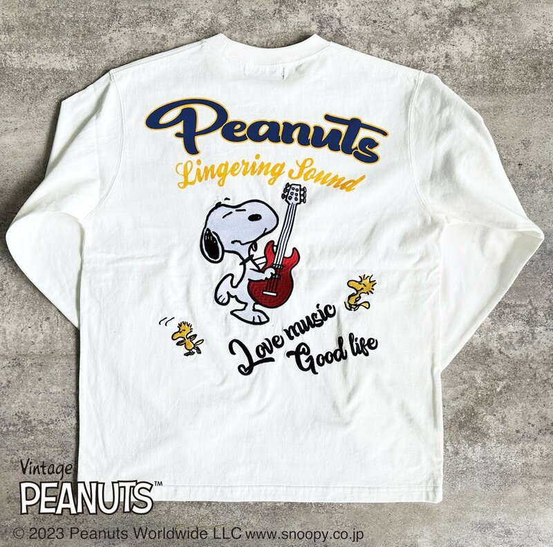 433046-10 SNOOPY FLAG STAFF PEANUTS スヌーピー ギター 長袖Tシャツ クルーネック バックプリント 刺繍 メンズ(ホワイト白) L