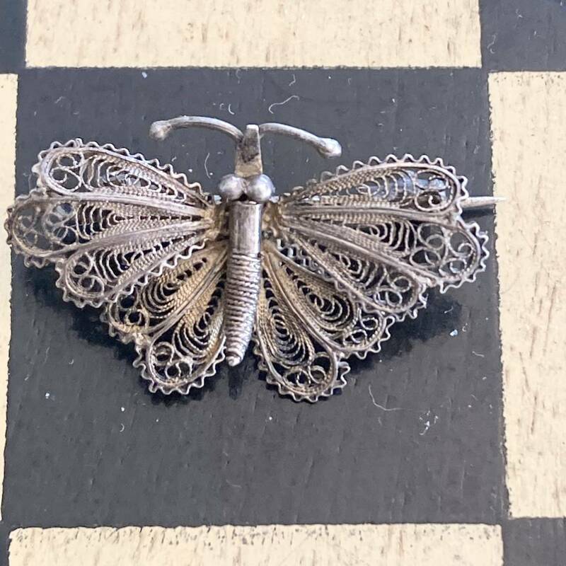 英国　アンティーク　純銀　シルバー　蝶々　ブローチ　ビンテージ　ヴィンテージ　蚤の市　ブロカント　イギリス　ロンドン　ジュエリー