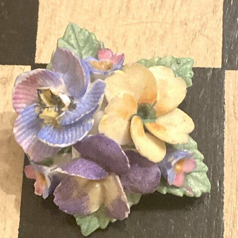 英国　アンティーク　バーボラ細工　バーボラ　粘土細工　ブローチ　お花　ビンテージ　ヴィンテージ 蚤の市　ブロカント　イギリス　花柄