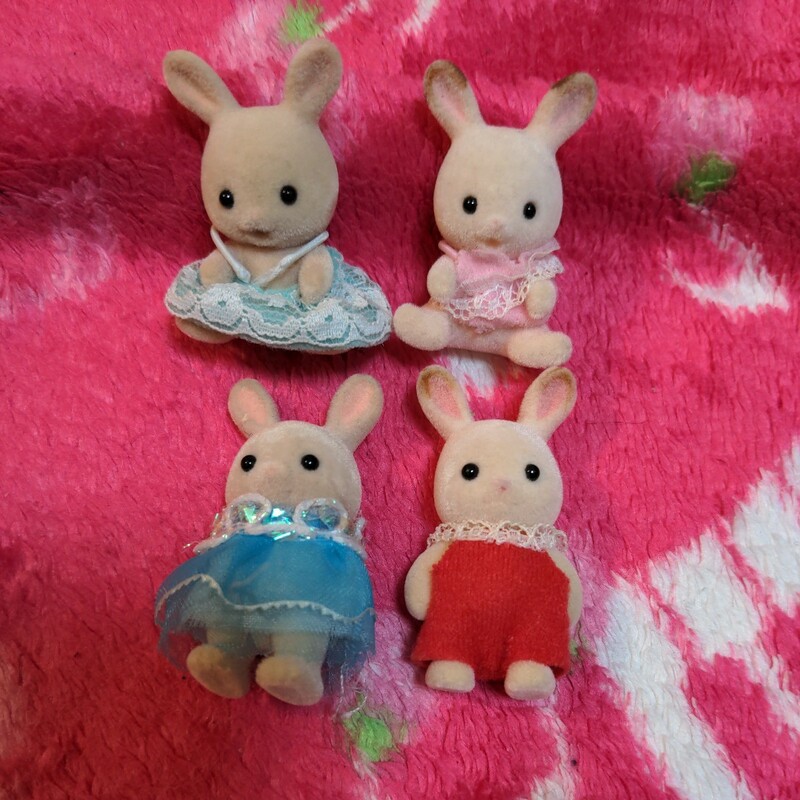 シルバニアファミリー　ウサギ　赤ちゃん　人形　４個　セット
