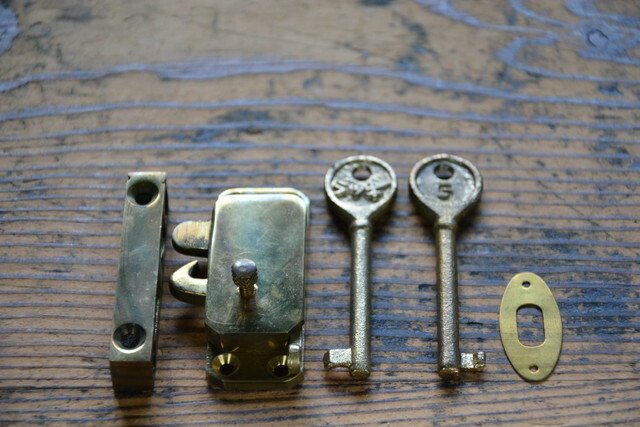 NO.9152 古い真鍮鋳物の自動錠 61mm 検索用語→A150gアンティークビンテージ古道具真鍮金物引き戸扉ドア鍵