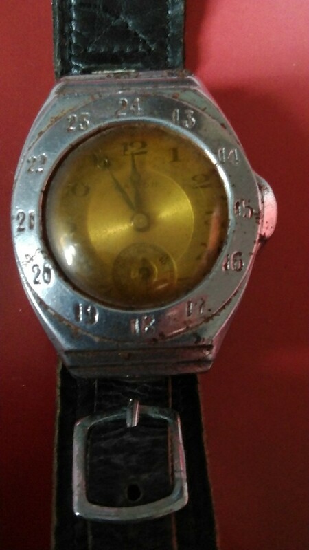 希少品　セイコー SEIKO ネーション NATION 手巻き スモールセコンド腕時計と古い時計カバー（２４時間表示）