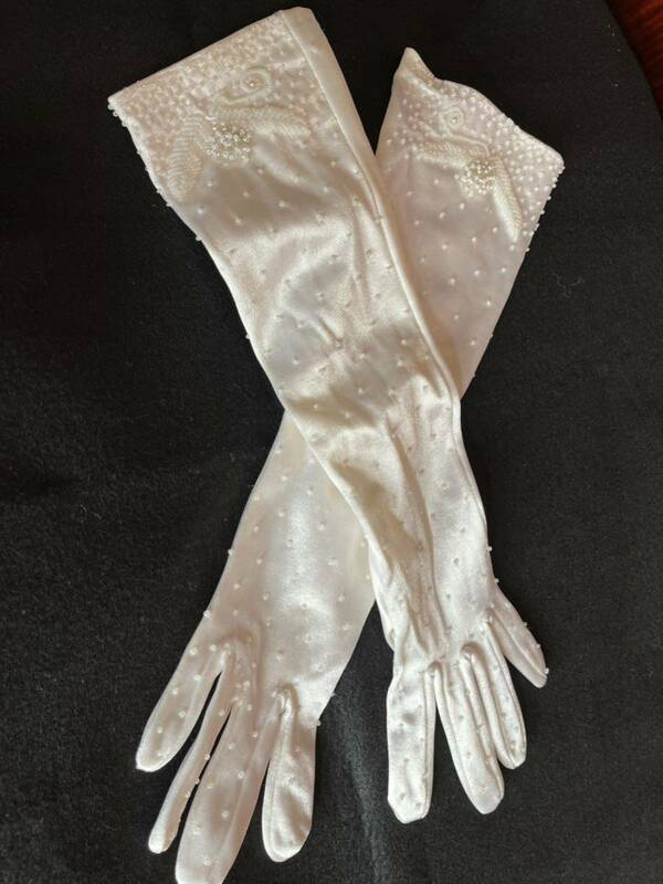 白サテンビーズ使い　ロンググローブ　長手袋　ストレッチありかなり伸びます