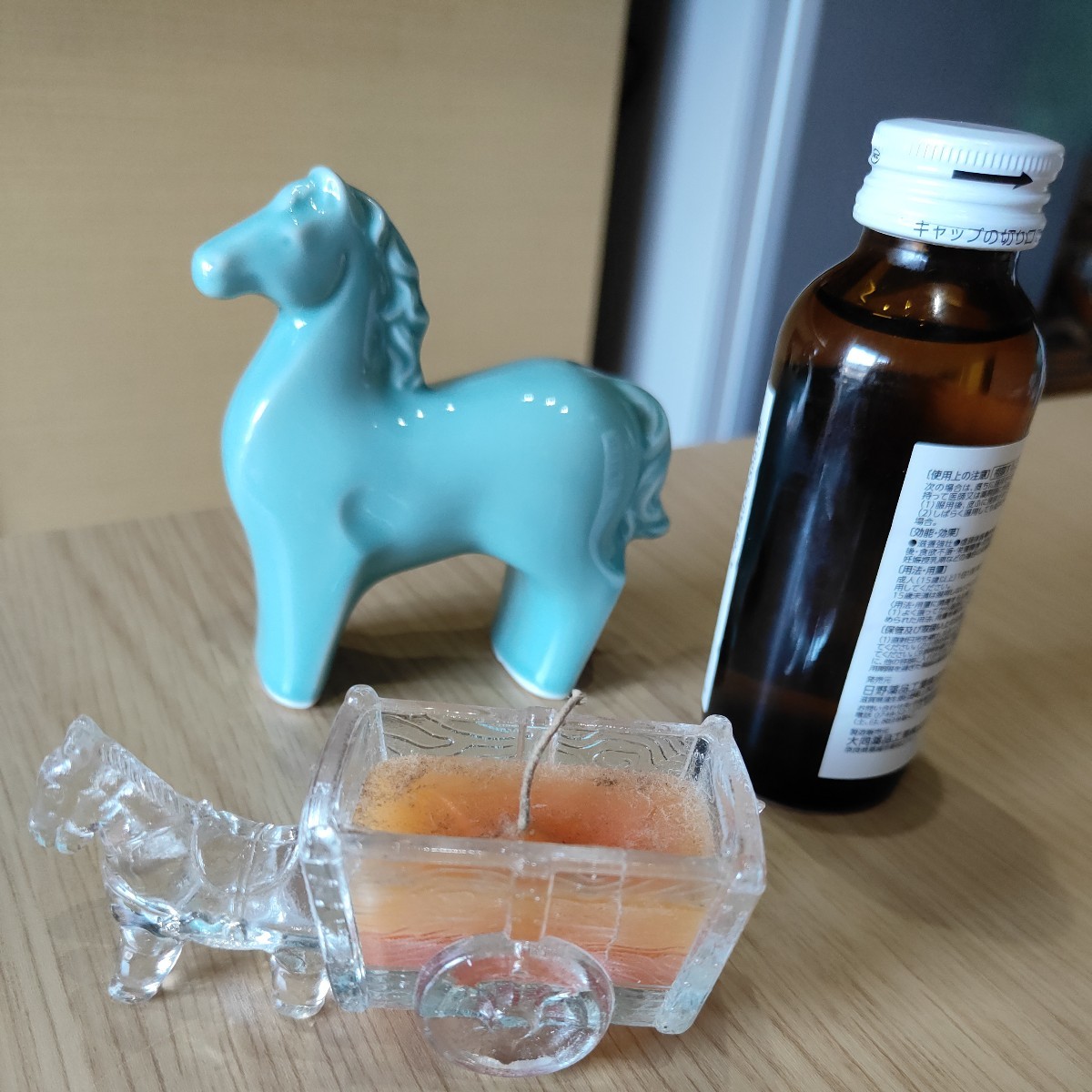 馬の置物　2点まとめて　陶器製とガラス製　荷馬車にローソク　馬　オウマ　ホース　　