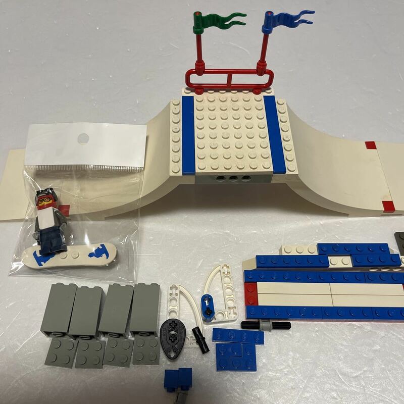パーツ未チェック　経年劣化有　中古品　レゴ　LEGO スノーボード　セット