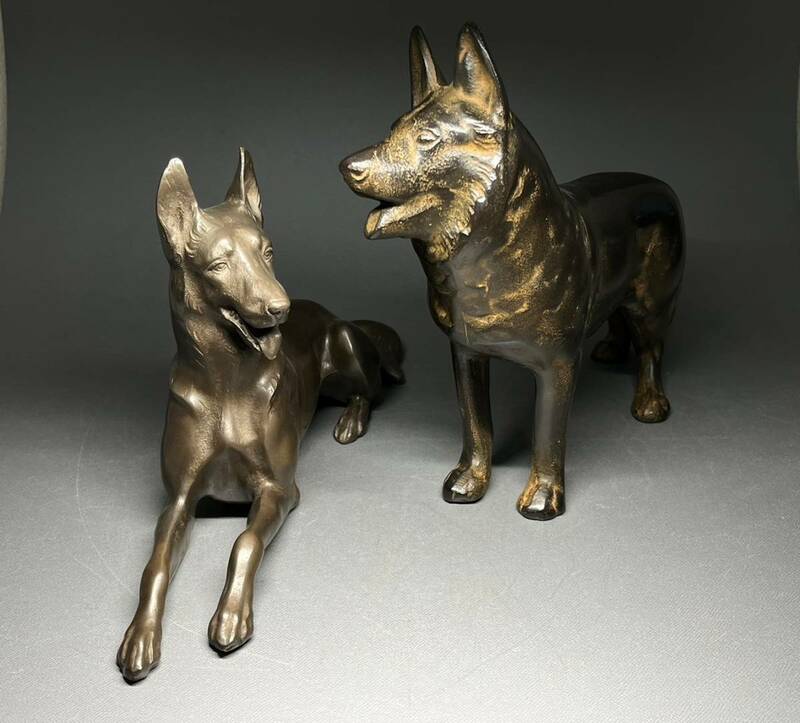 リアルな出来栄え 銅犬二体置物 重5.2ｋｇ 銅像 時代物 繊細彫刻 飾物 銅器 美術品 伝統工芸品 金工美術 オブジェ アンティーク