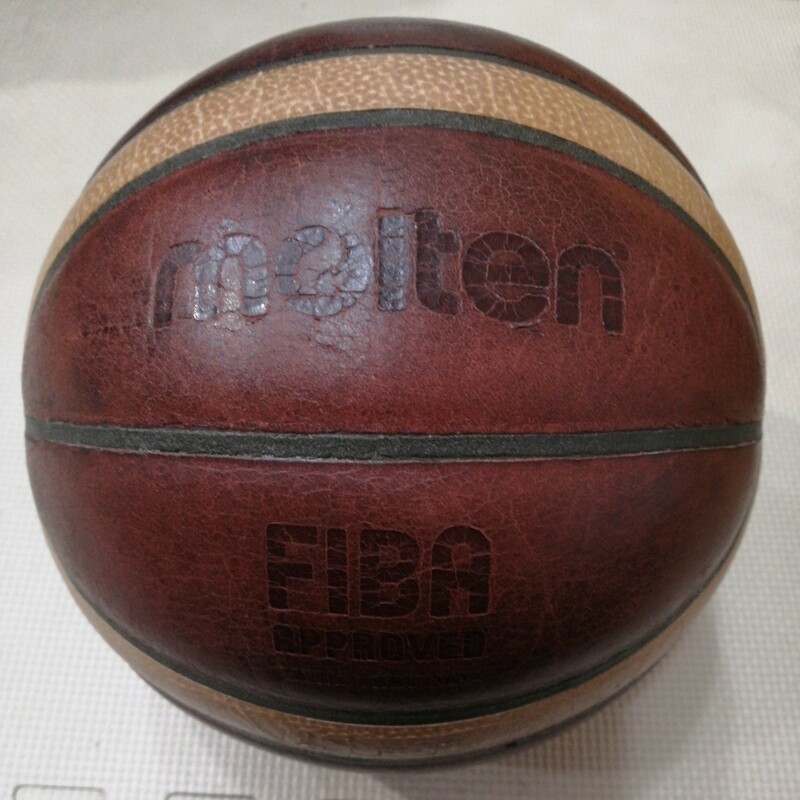 中古品 バスケットボール 6号 天然皮革発泡カーカス仕様 公式認定球 12面体「molten モルテン B6G5000」FIBA (検 MIKASA BG5000