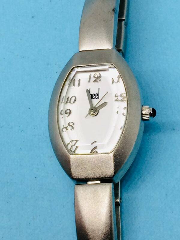 (A20)素敵な(*'▽')・Heel・ヒール（電池交換済み）つや消しシルバー・レディス腕時計USED（送料全国一律185円）お洒落な時計です。