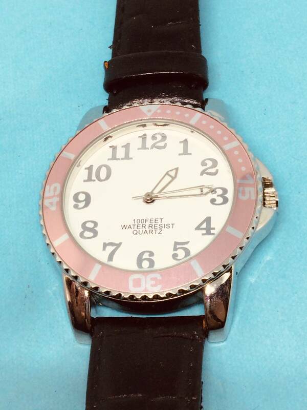 (A61)素敵な(*'▽')・AW49781W（電池交換済み）シルバー・メンズ腕時計USED（送料全国一律185円)おしゃれな時計です。