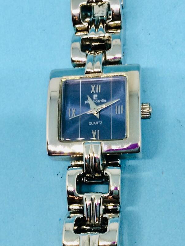 (A49)気品の(*'▽')ピエール・カルダン（電池交換済み）スクエア型・シルバーレディス腕時計USED（送料全国一律185円)素敵な高級時計です。