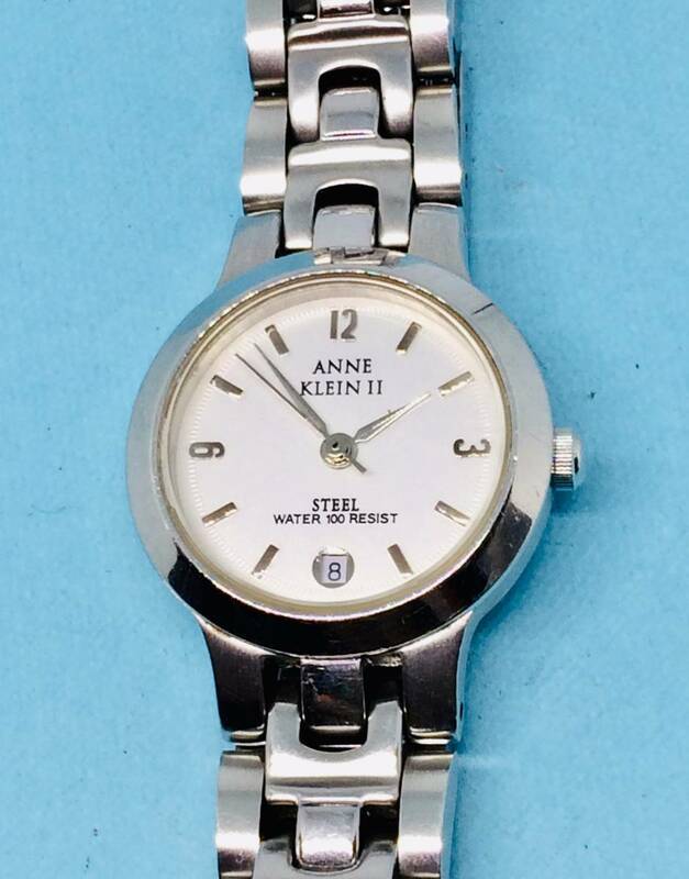 (A19)素敵な(*'▽')アンクラインディト・ANNE・KLEIN（電池交換済）シルバーレディス腕時計USED（送料全国一律185円）お洒落な時計です。