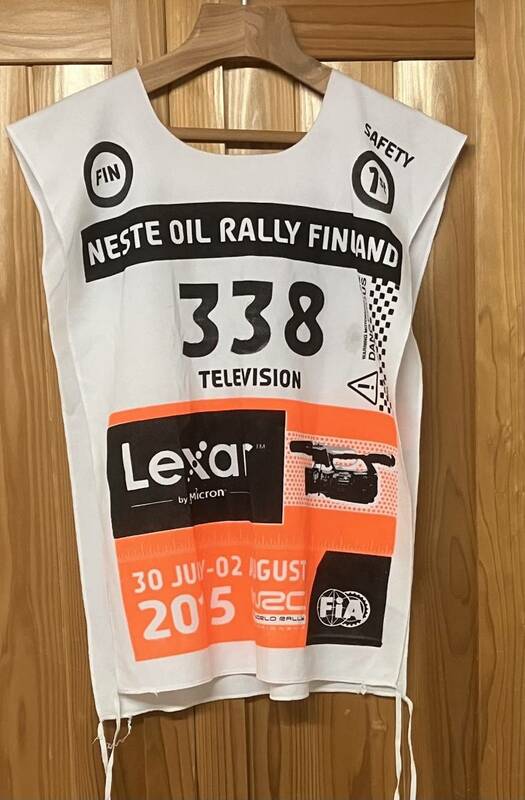 FIA WRC 2015 ラリー フィンランド 実使用メディアビブ 非売品 TV VWポロR ラトバラ　オジェ 1-2 高速グラベル タバード ヤリス　