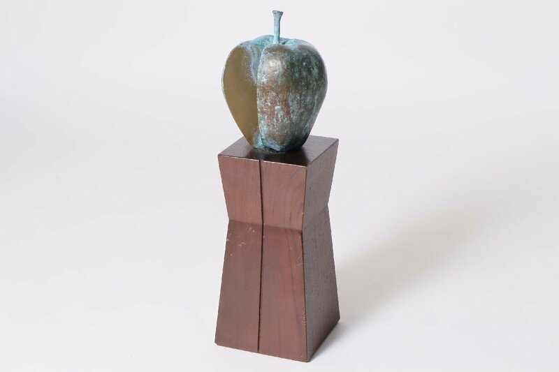 ブロンズ像 リンゴのオブジェ 高さ約34.5cm / 小型ブロンズ像 銅像 オブジェ りんご