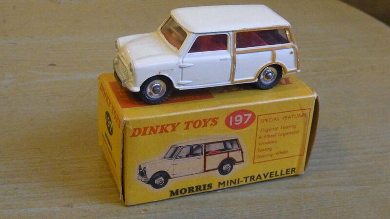 １９６０年代英国製　DINKY 197　MORRIS MINI TRAVELLER　ディンキーモーリスミニトラベラー