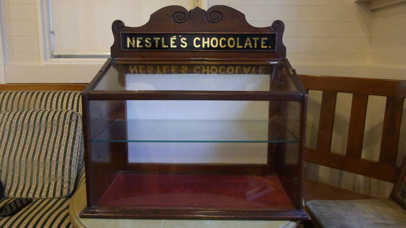 　１９４０年台　英国製　NESTLES CHOCOLATE CABINET　ネッスル　チョコレートケース