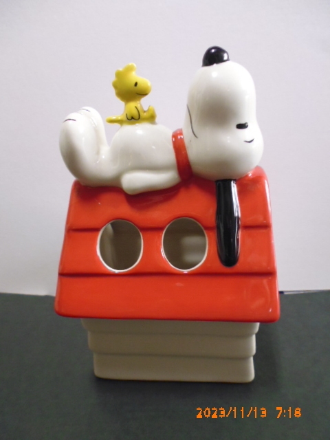 スヌーピー　Snoopy 陶磁器製　歯ブラシ立て　Peanuts Dog House ペン立て　カトラリー立てにも