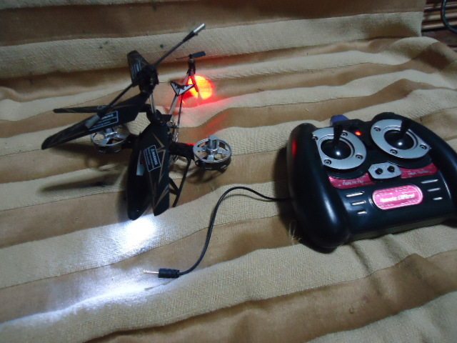 赤外線コントロール　フライイングヘリコプター　トーイヘリ　easy control helicopter 動作品