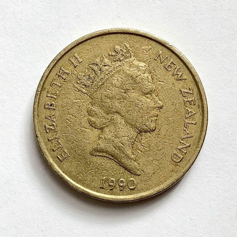 【希少品セール】ニュージーランド エリザベス女王肖像デザイン 2ドル硬貨 1990年 1枚
