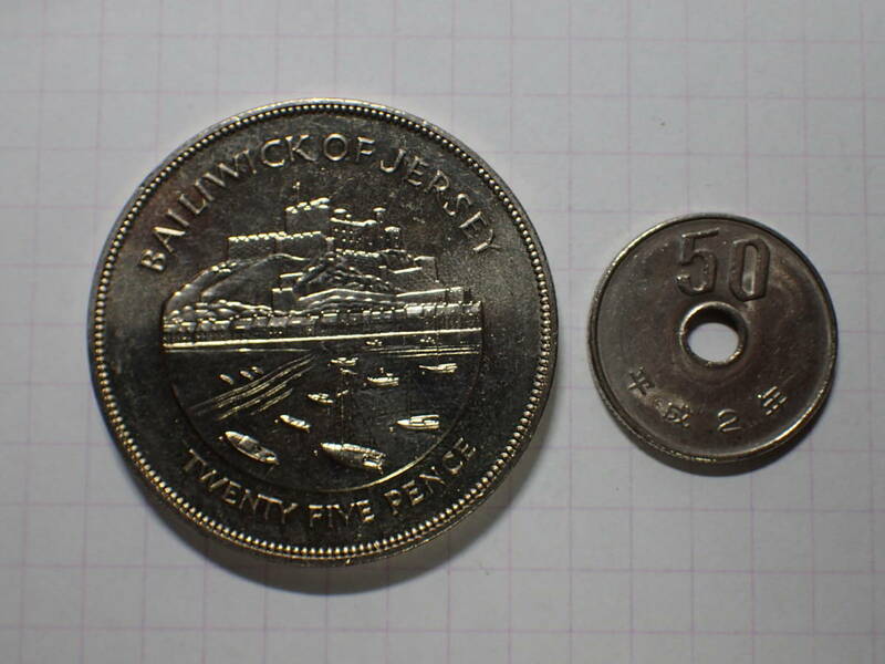 K330 ジャージー島(チャネル諸島) エリザベス2世女王在位25周年記念 25ペンス(25 JEP)ニッケル銅貨 1977年 大型コイン 