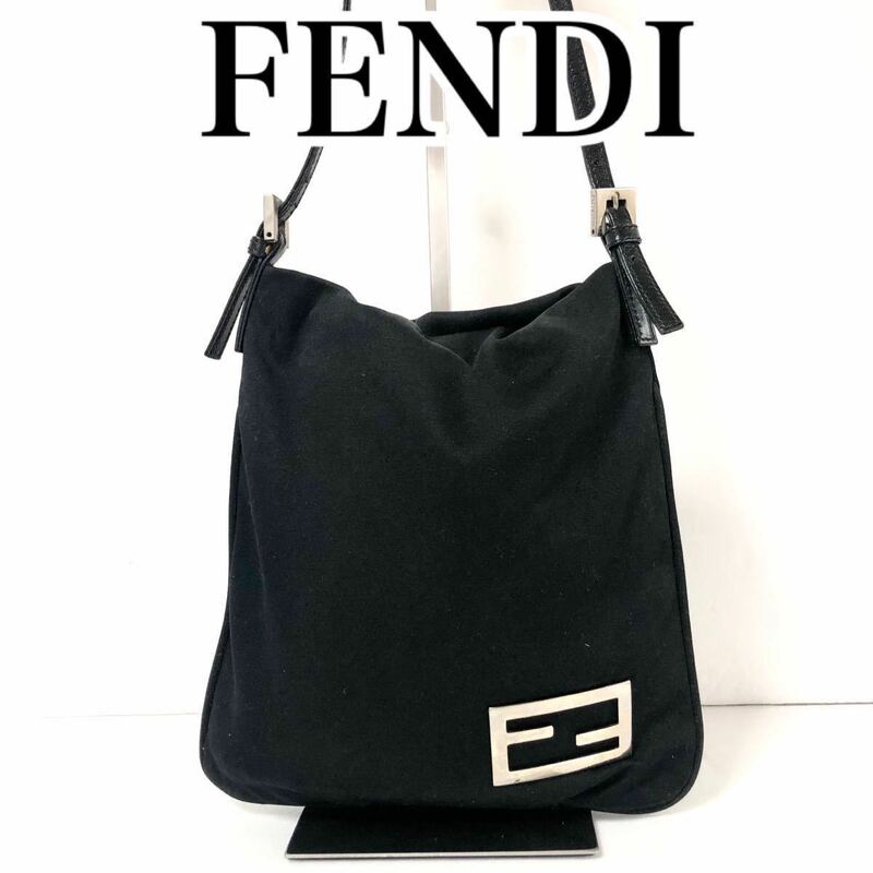 ■美品■FENDI フェンディ　マンマ金具　ショルダーバッグ ジャージー素材　イタリア製　ブラック　シルバー金具