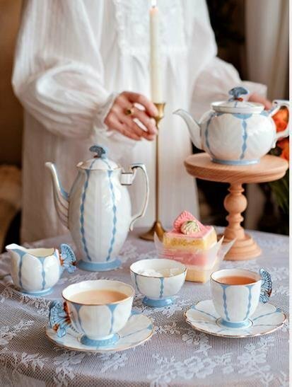 Aynsley エインズレイ　イギリス　洋食器　茶器　蝴蝶柄　蝶々　コーヒーポット　お祝い　プレゼント　ブルー