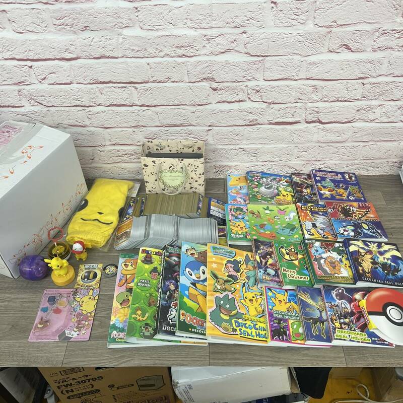 ★☆【NO.1154-R】　任天堂☆ポケットモンスター☆グッズ、シールホルダー多数、ポケモンカード1001枚☆セット販売☆★