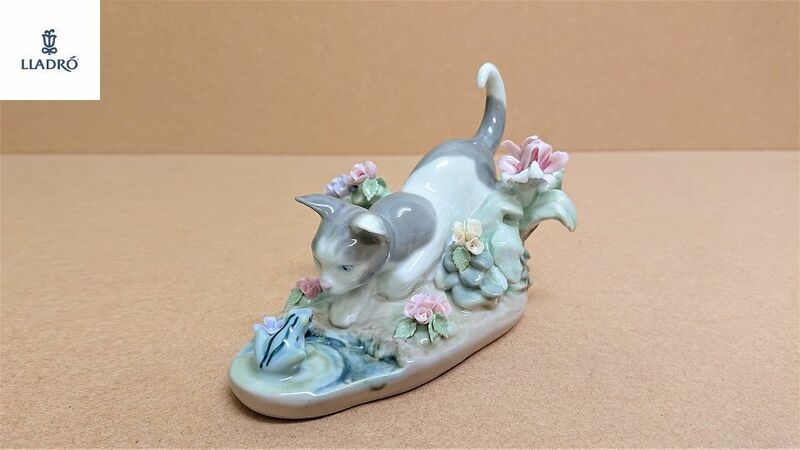 N-71 廃盤 希少 LLADRO リヤドロ 1442 にらみ合い ネコ カエル フィギュリン 人形 磁器 置物 cat frog figurine ornament SPAIN 猫 flower