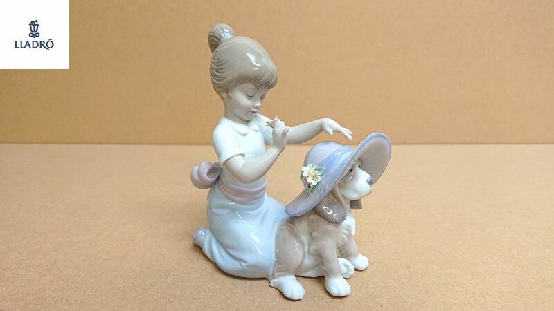 N-78 LLADRO リヤドロ 6862 おめかししようね 女の子 犬 帽子 フィギュリン 西洋磁器 人形 置物 girl dog hat figurine object SPAIN