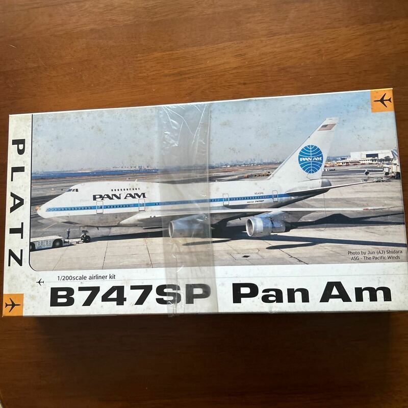 Platz 1/200 B747 SP Pan Am(テープ封印、20年経過？当時は売れなかったですが)：無発泡ウレタンを使用、という事はレジン？