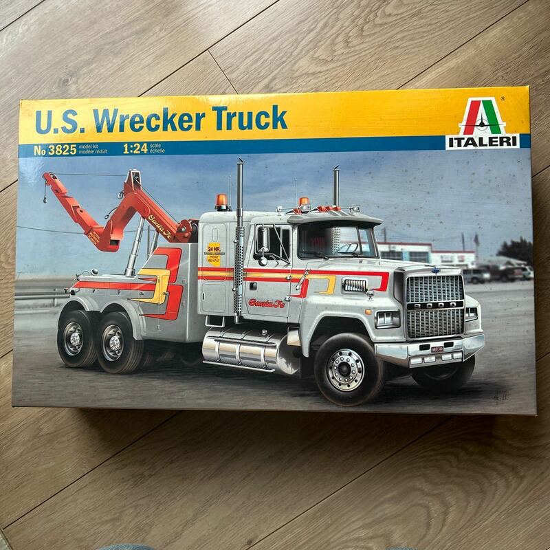 イタレリ　Italeri 1/24 U.S. Wreker truck(箱未開封、経年始まる)定形外可能:簡易包装