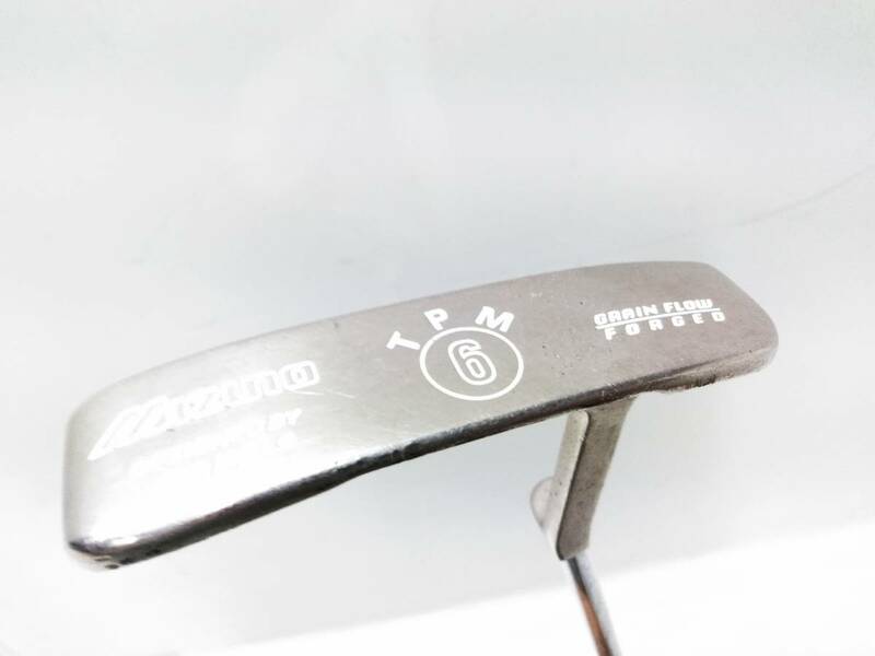 送料無料 Mizuno DESIGNED BY T.P.MILLS TPM6 GRAIN FLOW FORGED 35インチ ブレード型パター [1120-19] @140