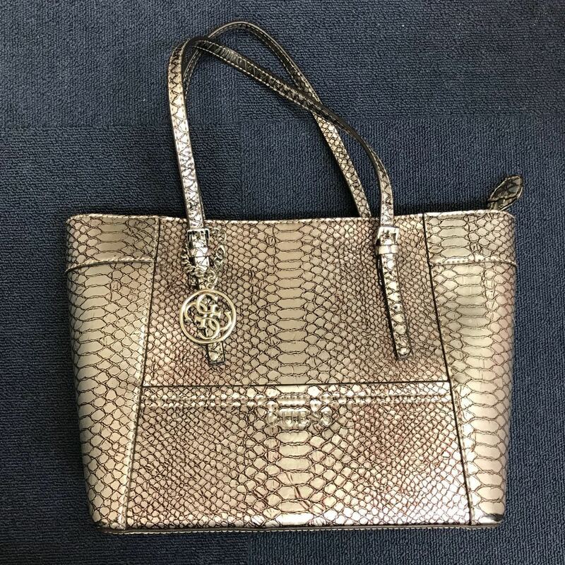 34474 1026Y GUESS ゲス　トートバッグ