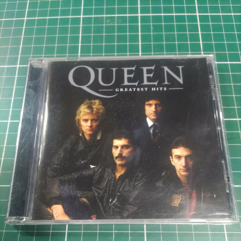 QUEEN「GREATEST HITS」 輸入盤CD　20曲入り　送料込み　クイーン