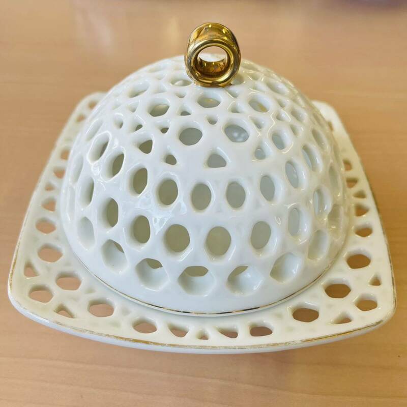 希少 白磁 蓋付き 穴空き 陶器 切り透かし ホワイト お皿 洋食器 底刻印あり Ｙ