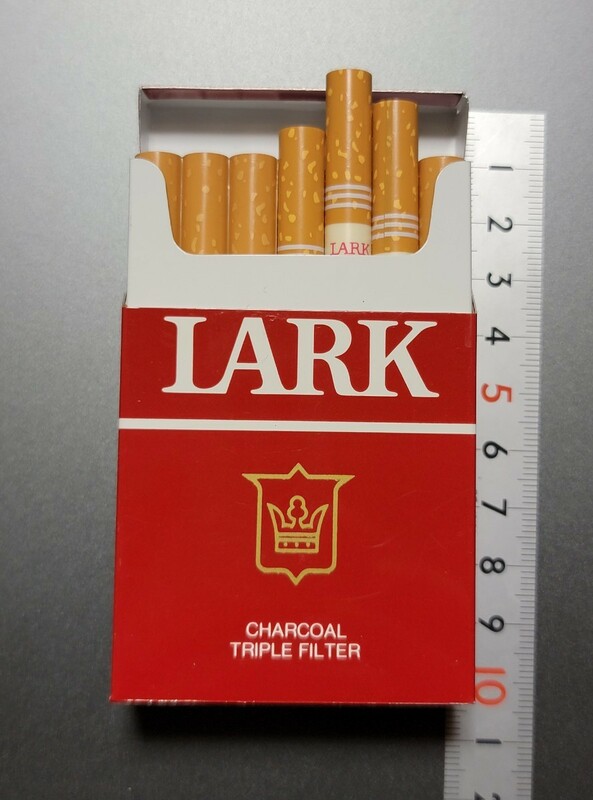 タバコ 模型 サンプル 見本　LARK ラーク