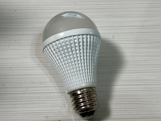 ■OHM（オーム電機）■LED電球 E26口金 昼白色相当 380lm（LDA5N-H 52）、送料300円