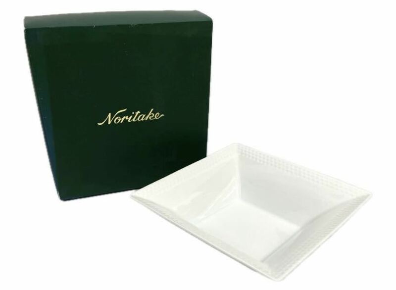 新品未使用 Noritake ノリタケ 23cm スクエアボール プレート お皿 食器 ホワイト