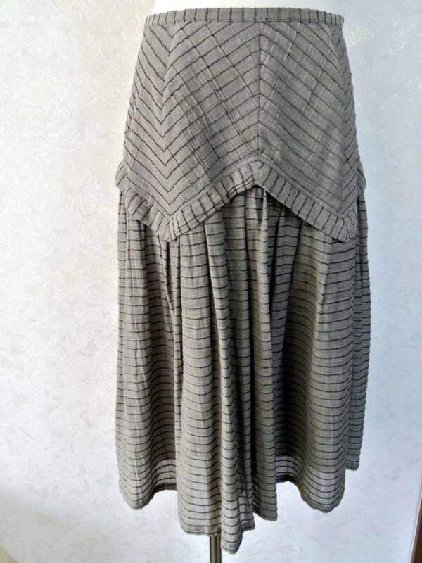 即決！！イオコムイオ　センソユニコ　クリーニング済　フレアースカート　３８サイズ　中古　グレー系