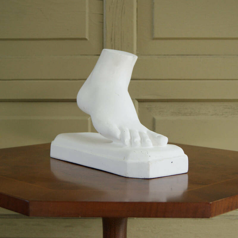 5619k3【石膏像 足の石膏 模型 白 ホワイト 台座付 女の足】女性 オブジェ デッサン モデル