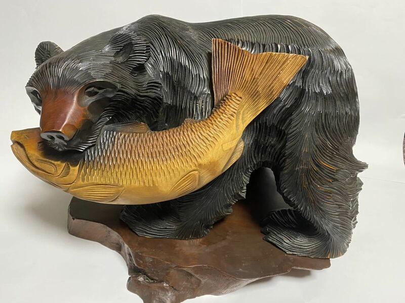 熊クマ シャケ咥えた 木彫り 置物 北海道 インテリア 工芸品