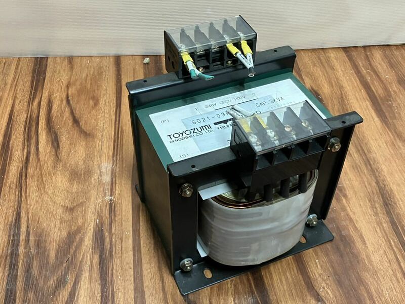 TOYOZUMI SD21-03KB CAP,3KVAトランスフォーマー 入力AC200v 出力AC100v 中古美品 変圧器 降圧機 豊澄電機